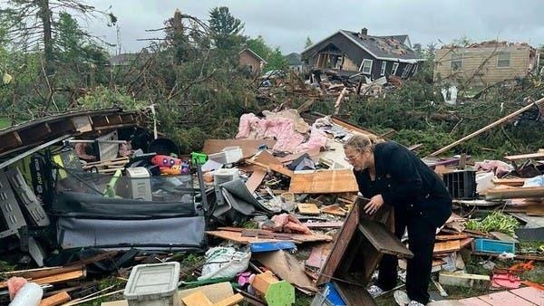 Three killed as tornado hits Michigan
