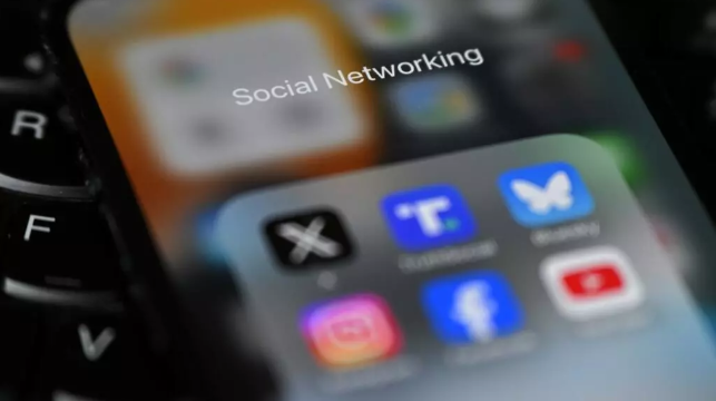 UK bans social media for under-16s