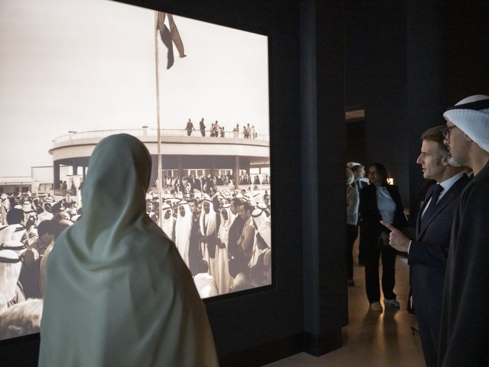 Accompanied by Crown Prince of Abu Dhabi, French President visits Zayed National Museum