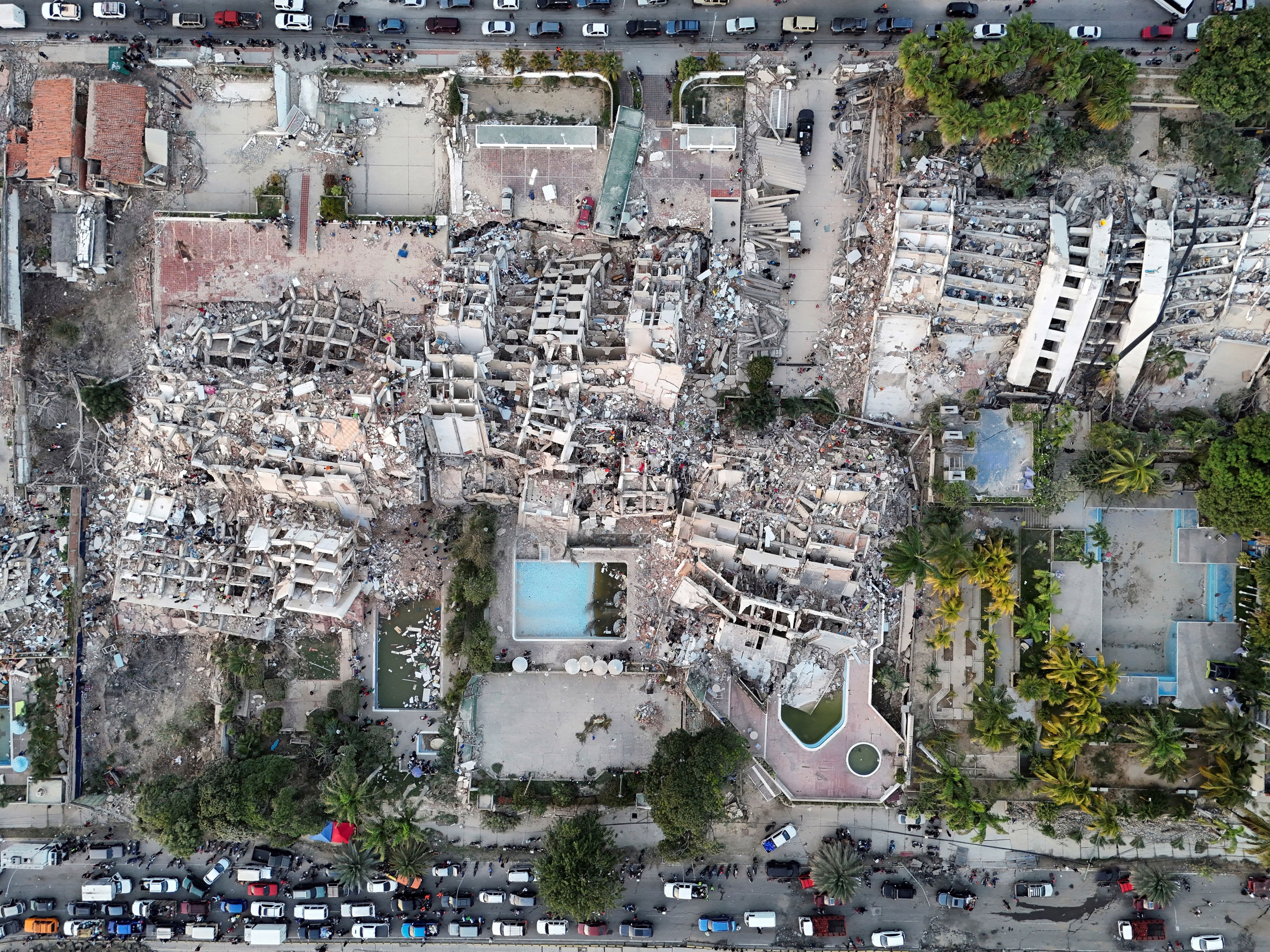 Death toll from Venezuela's twin earthquakes rises to 4,490