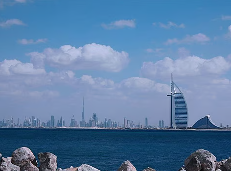 Dubai and Abu Dhabi face scorching heat 