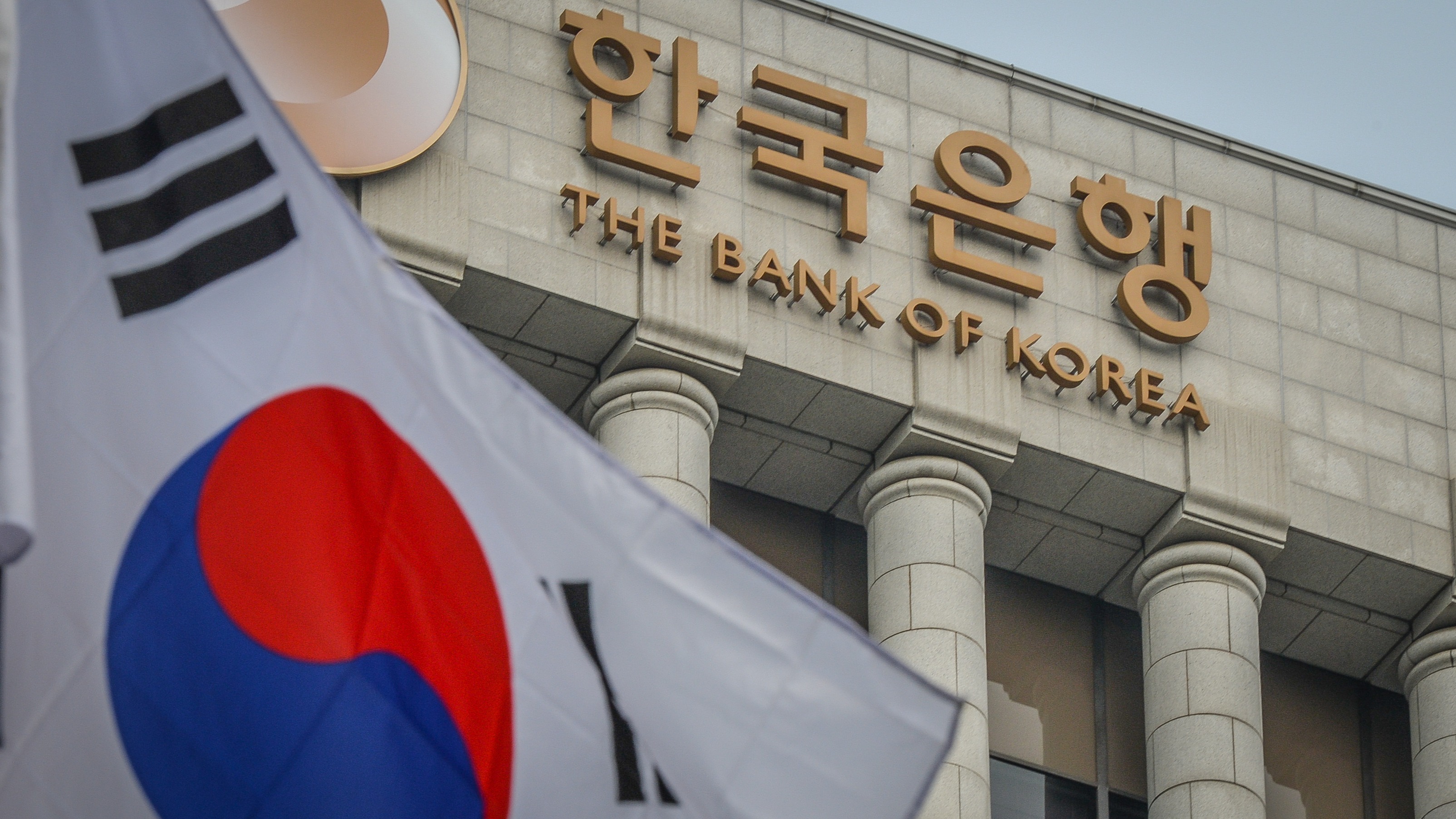 Korea’s 2025 economic growth forecast raised to 0.9%