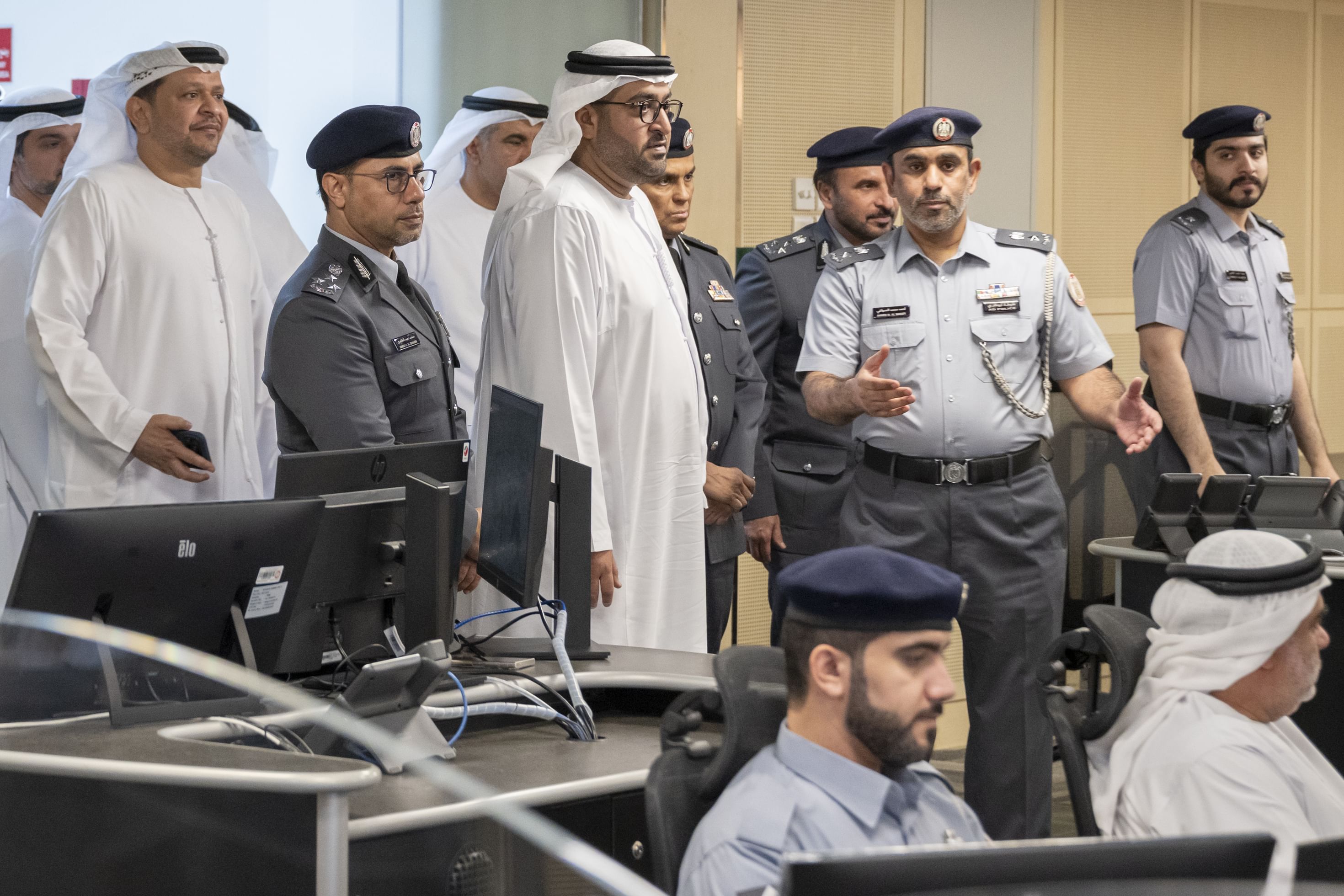 Mohammed bin Hamdan bin Zayed visits Al Ain Police Directorate, reviews ongoing operations
