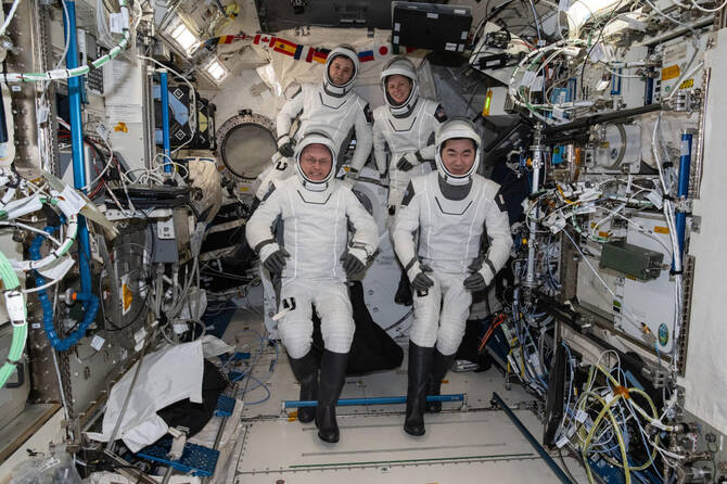 ISS crew splashes down on Earth after medical evacuation