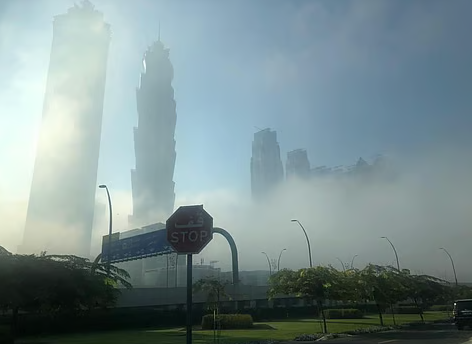 Red and yellow alerts issued for fog in Abu Dhabi 