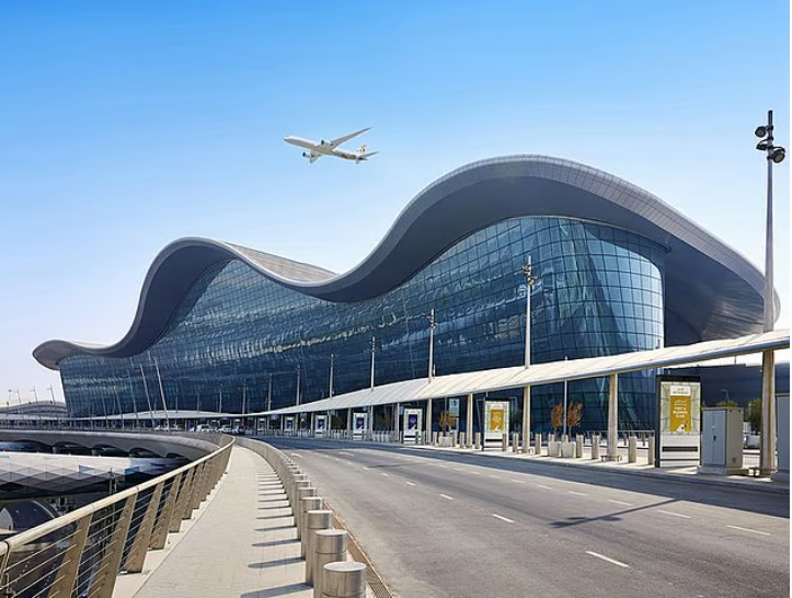 Abu Dhabi airports gradually resume flights after adverse weather