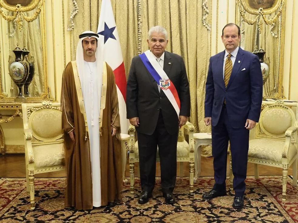 UAE Ambassador presents credentials to President of Panama