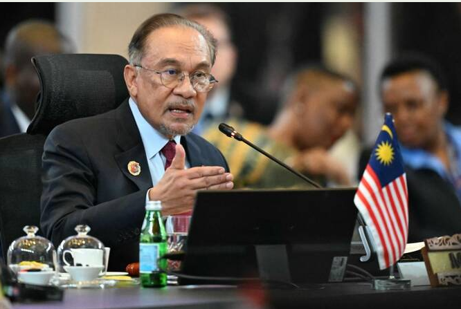 Malaysia mulls law to curb premiership to two terms