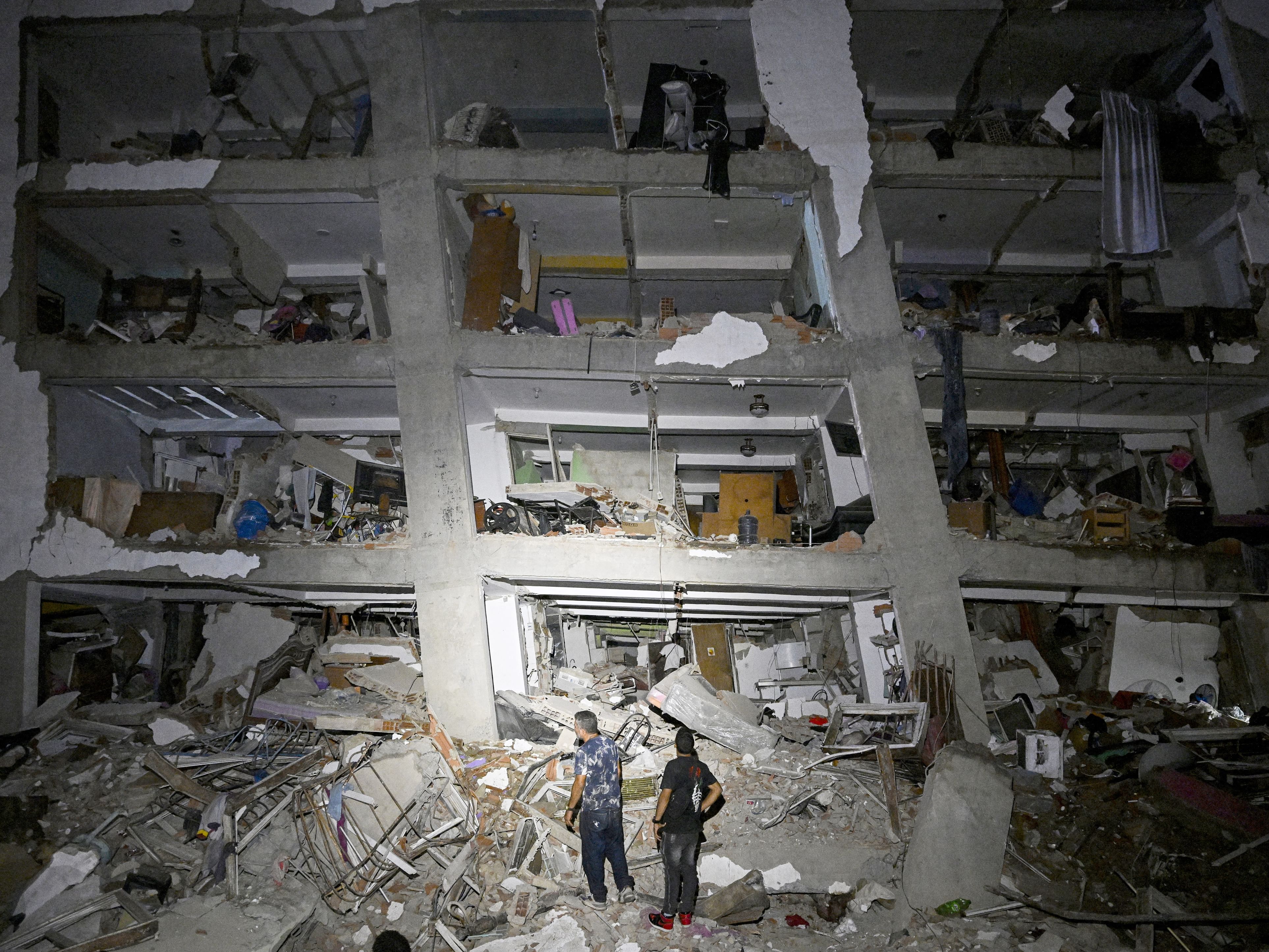 32 Killed, 700 Injured after two earthquakes strike Venezuela