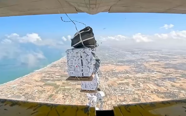 UAE carries out 80th airof humanitarian aid under Birds of Goodness Operation to support Gaza