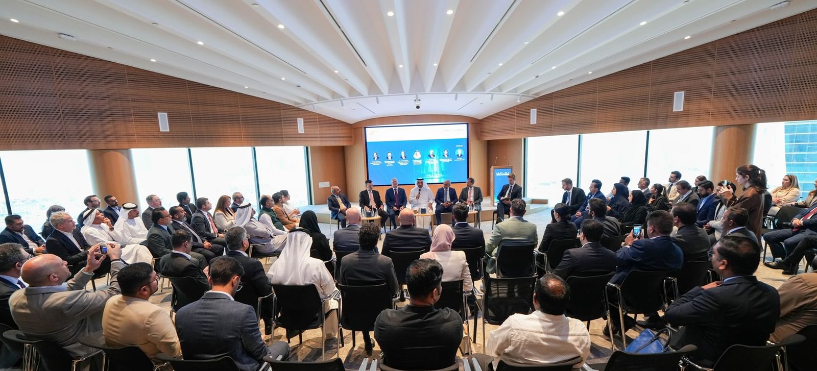 Dubai Chamber of Commerce, Mashreq hold open dialogue with 82 private sector representatives