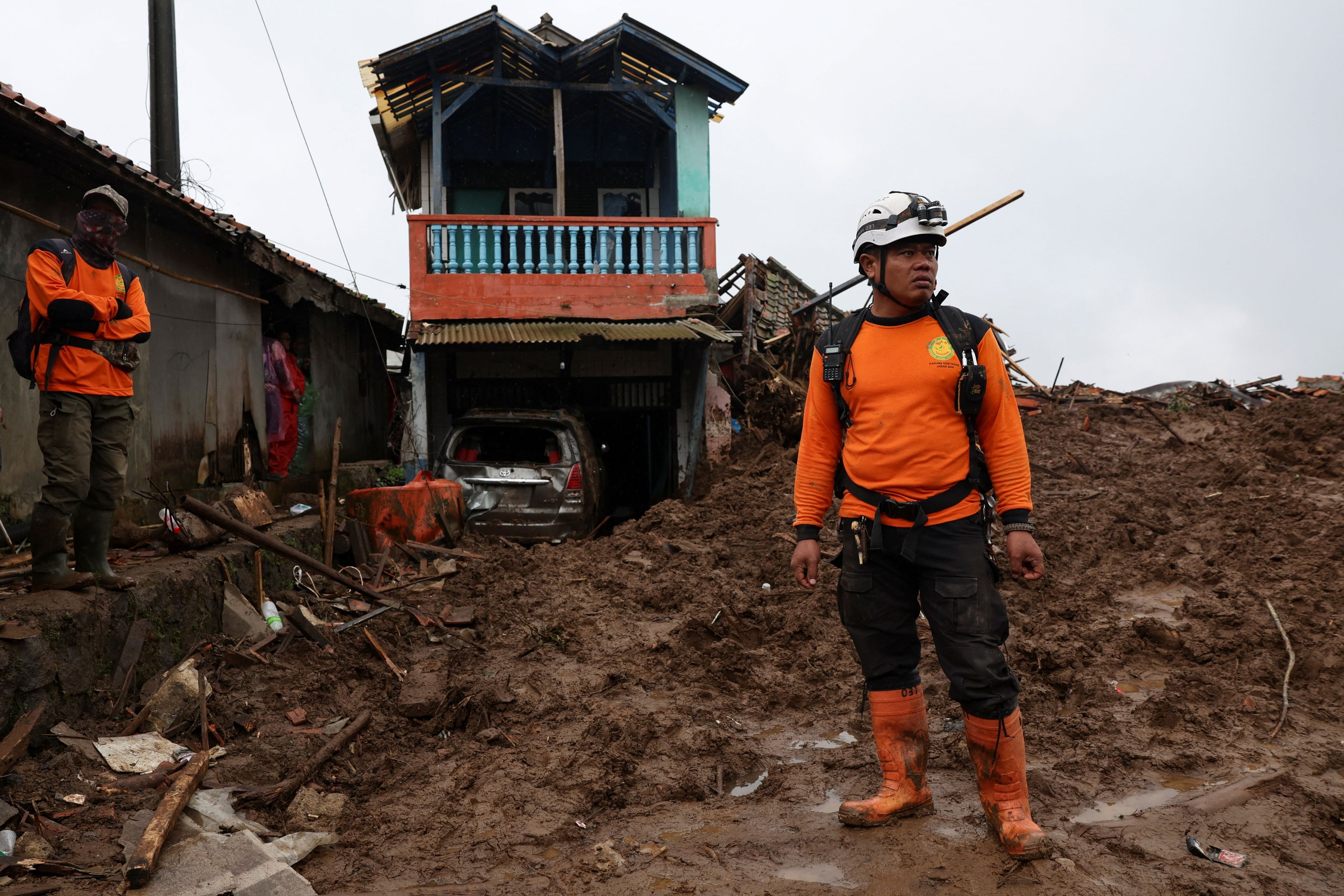Death toll from Indonesian landslide climbs to 50