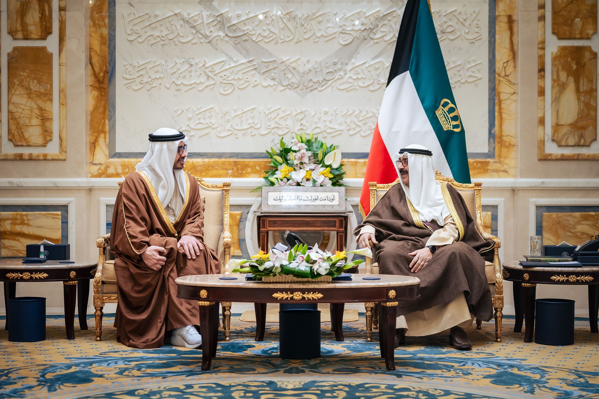 Emir of Kuwait receives Abdullah bin Zayed