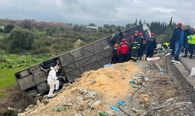 8 killed, including infant, in traffic accident in western Türkiye