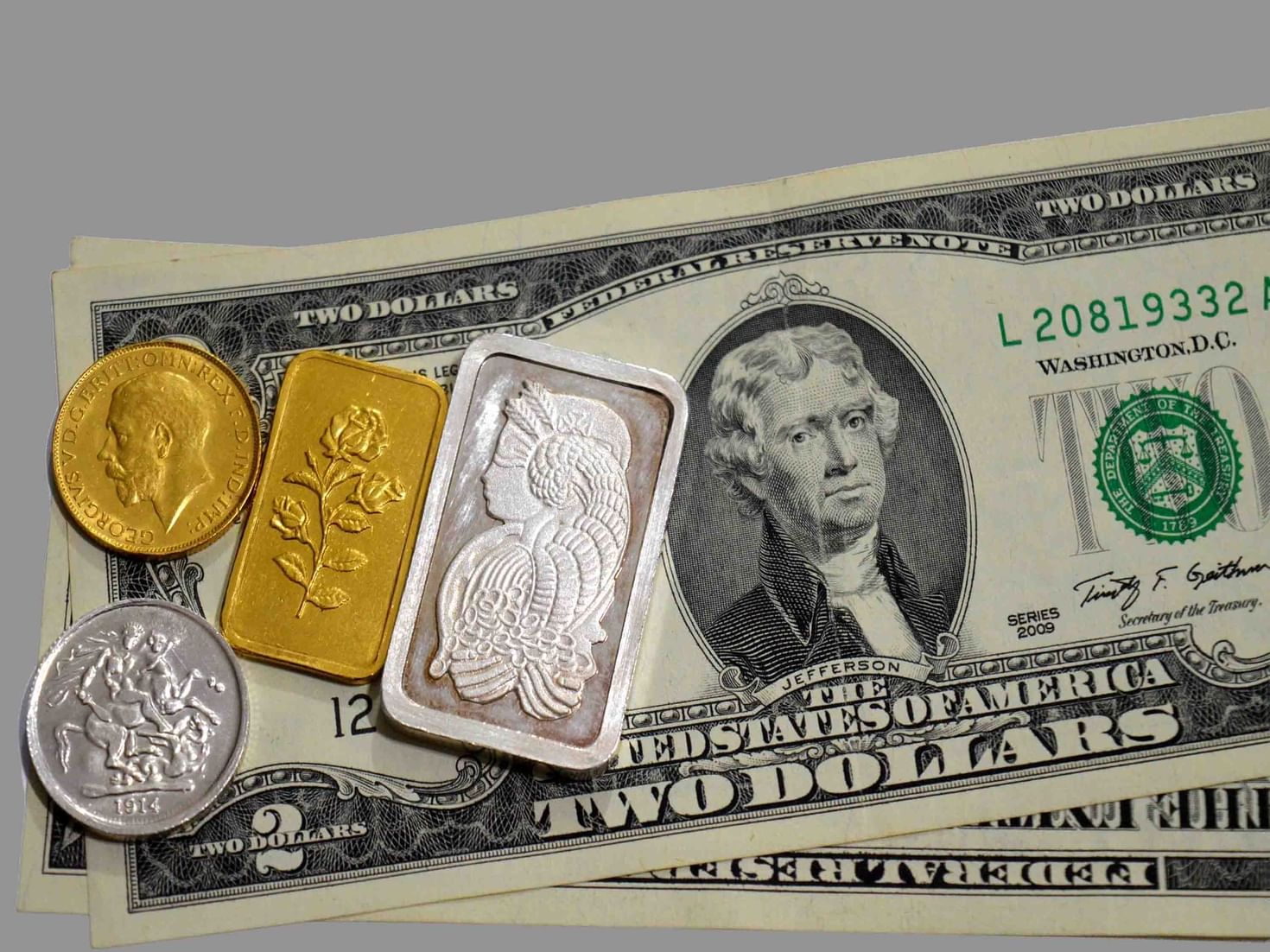 Gold rises 1% on Tuesday