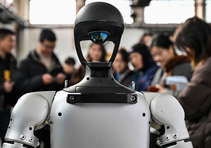 Chinese engineers speed up expanding robots application scenarios