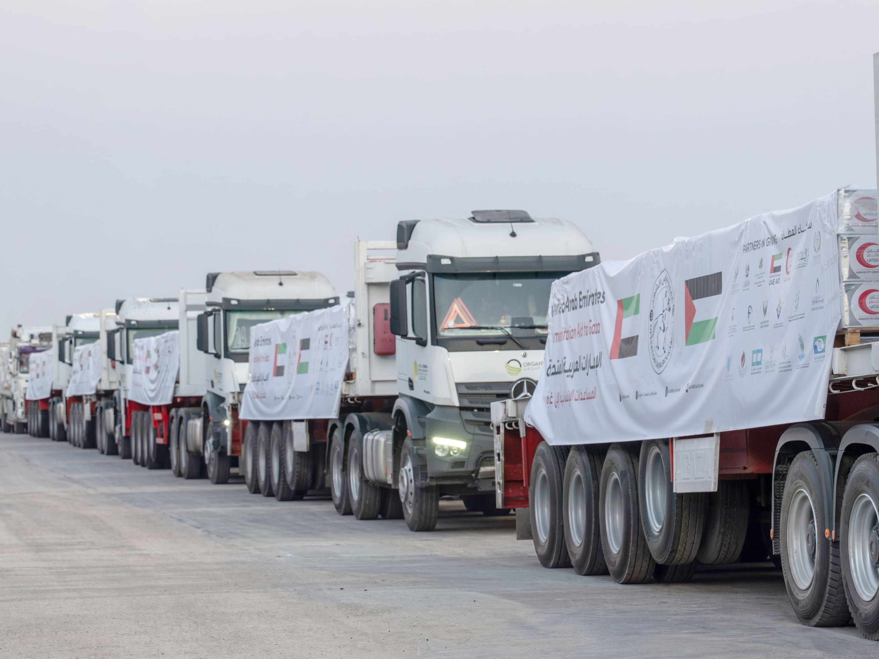 Five UAE aid convoys carrying 800 tonnes of humanitarian supplies enter Gaza under Operation Chivalrous Knight 3