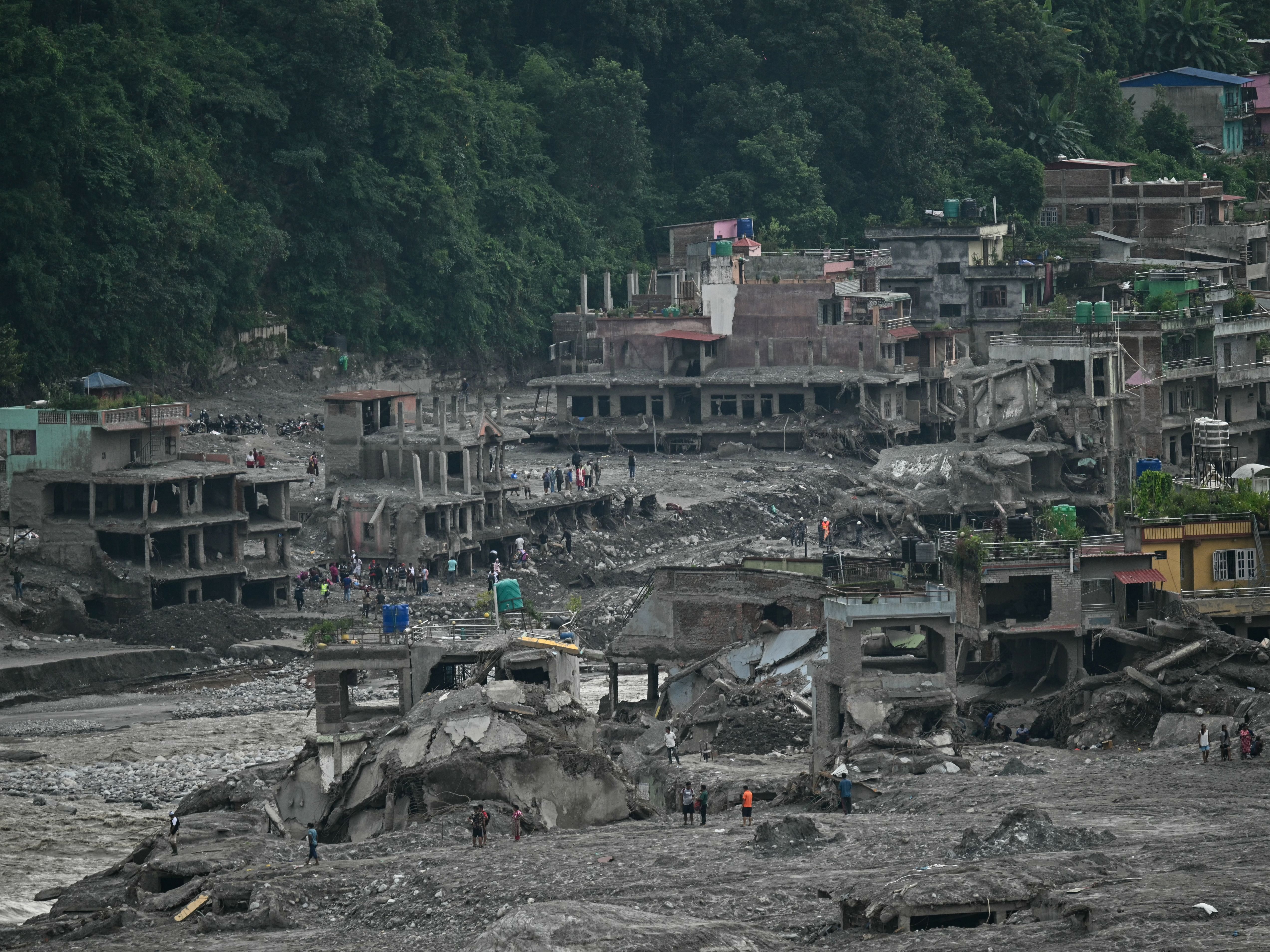 Nepal flash flood death toll reaches 1,400 with thousands missing