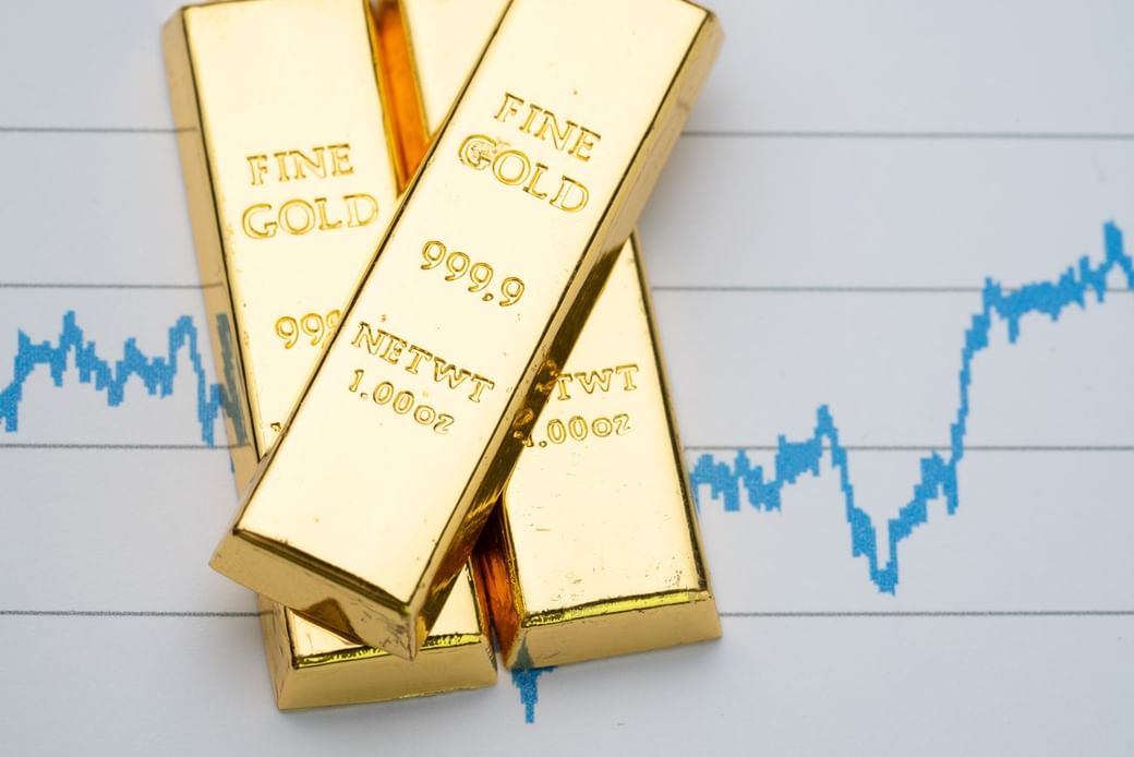 Gold rises as dollar, yields ease