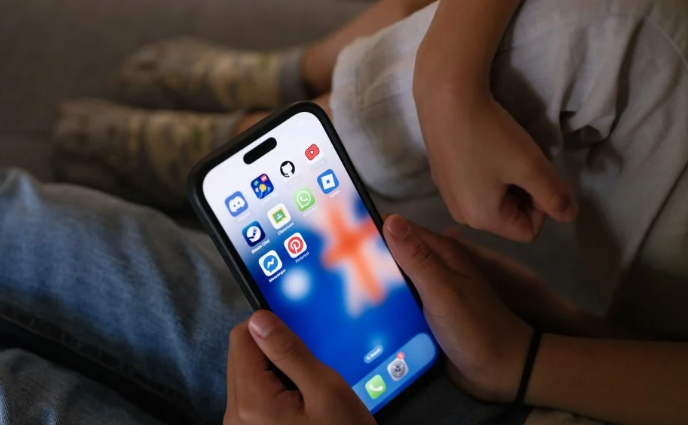New Zealand plans social media ban for under-16s