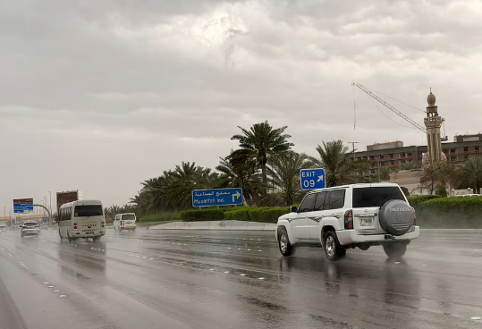Rains expected in some areas; maximum humidity at 80%