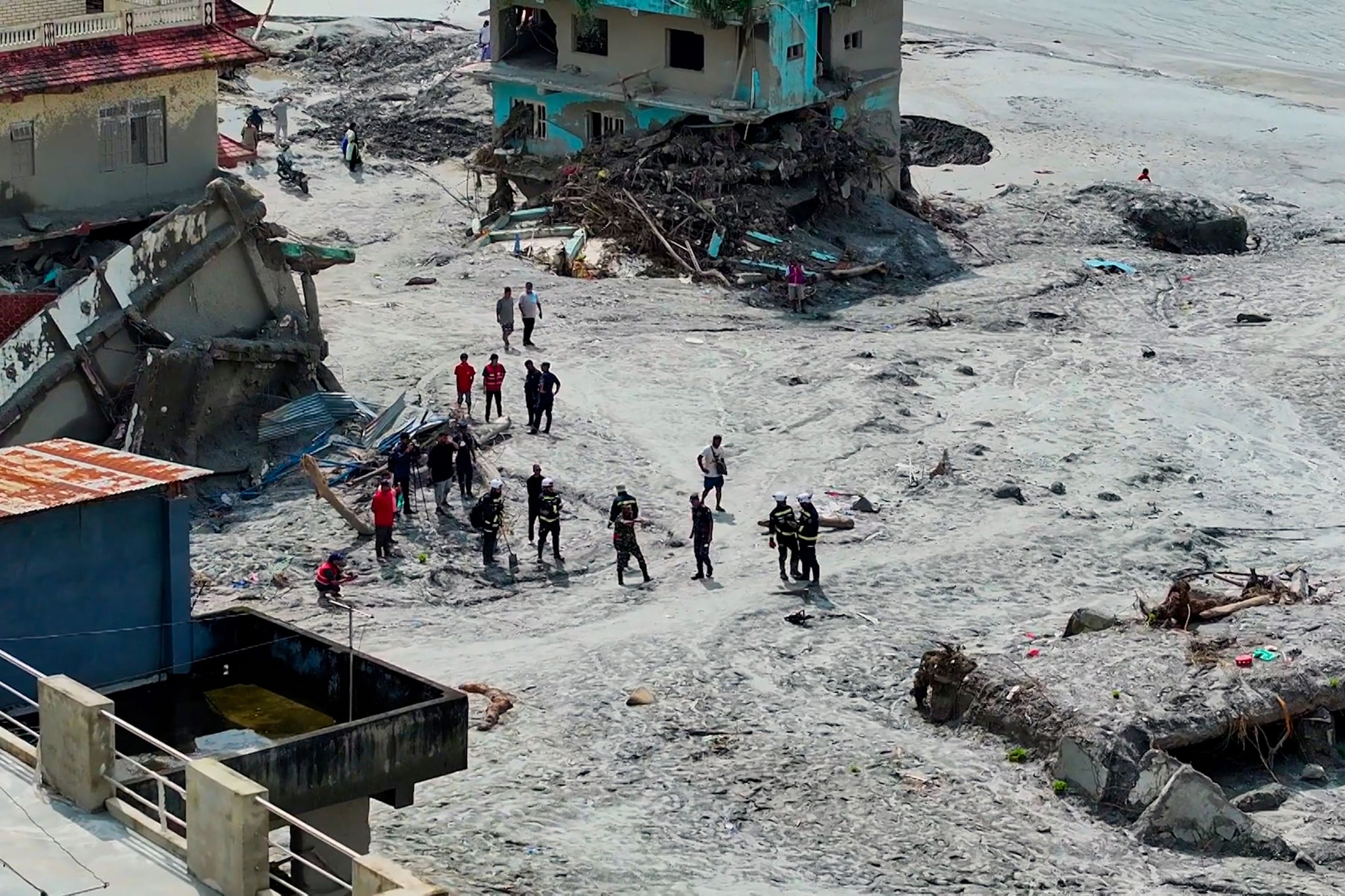 UAE intensifies search, rescue, humanitarian operations in Nepal