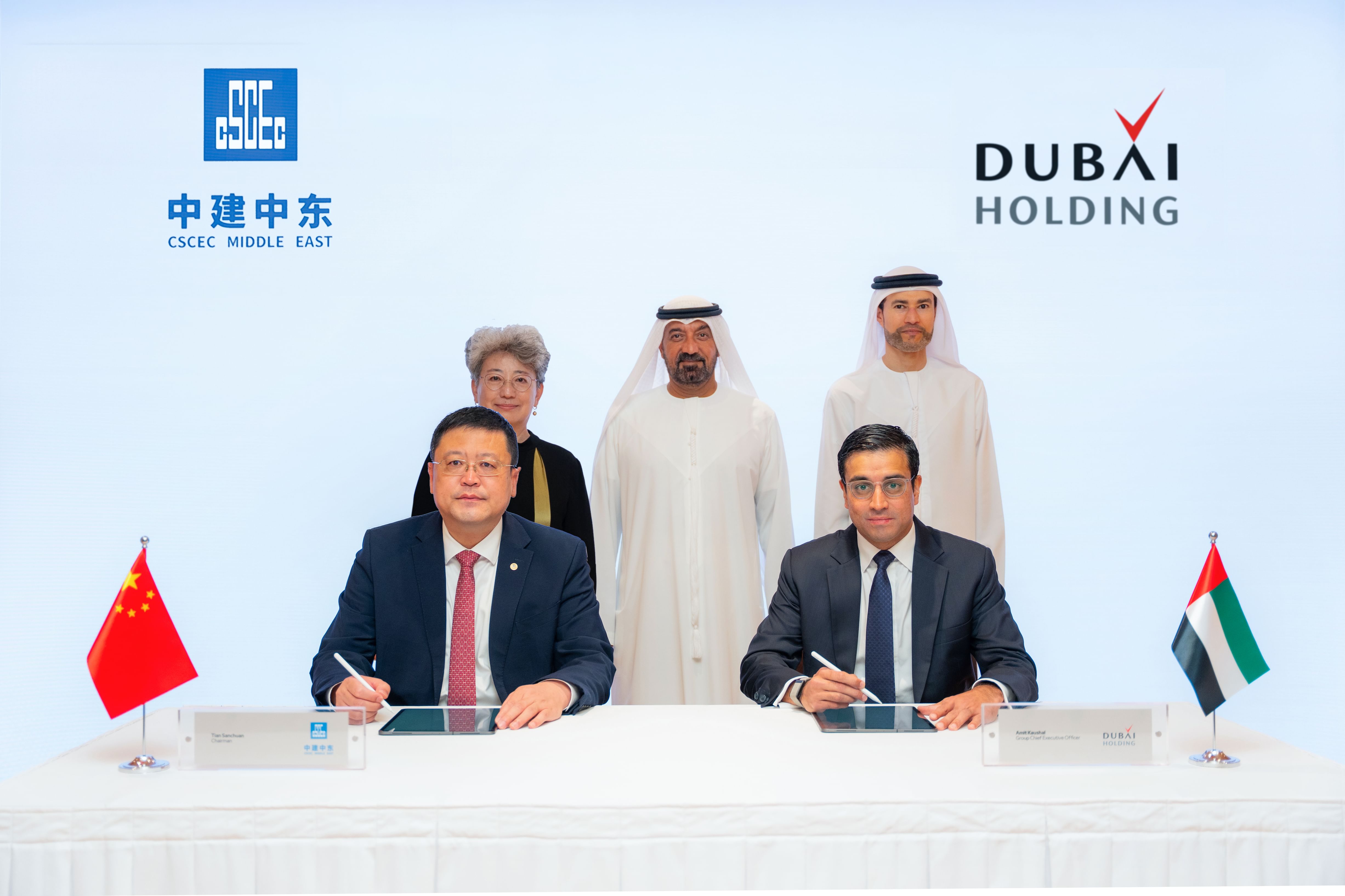 Ahmed bin Saeed witnesses signing of Dubai Holding’s landmark AED5 billion construction contract