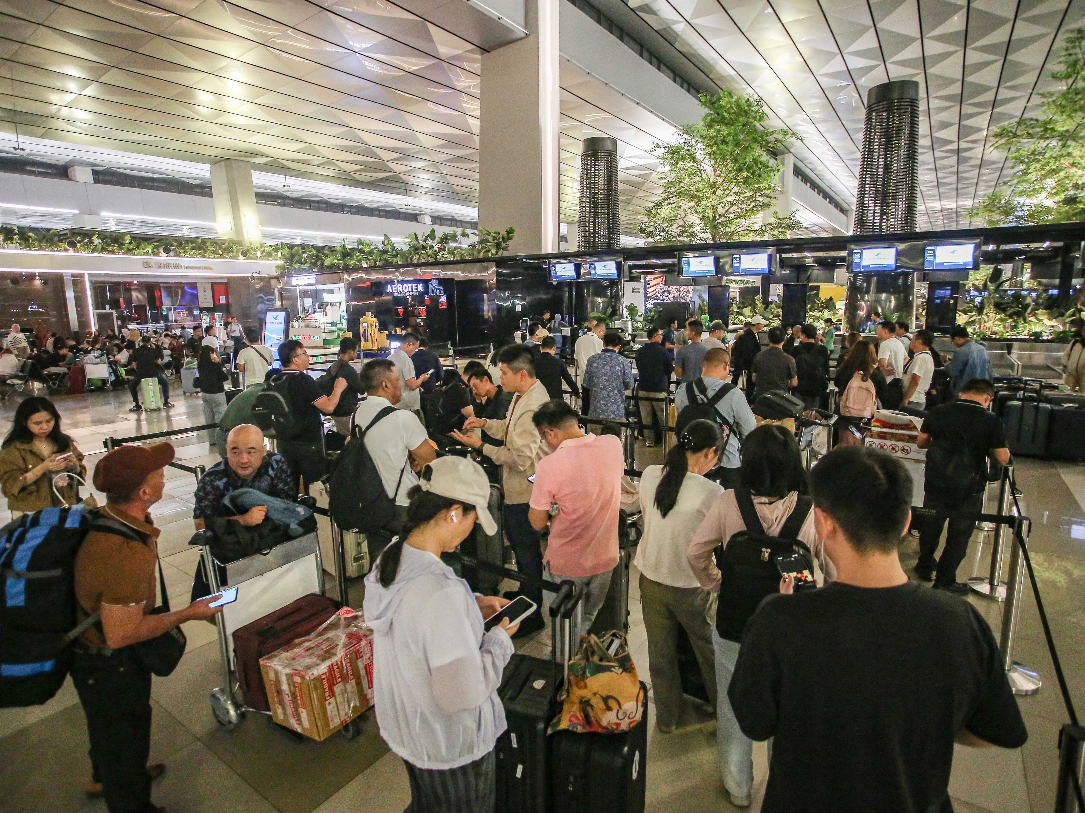 Indonesia reopens major airports as Anak Krakatau ash threat eases