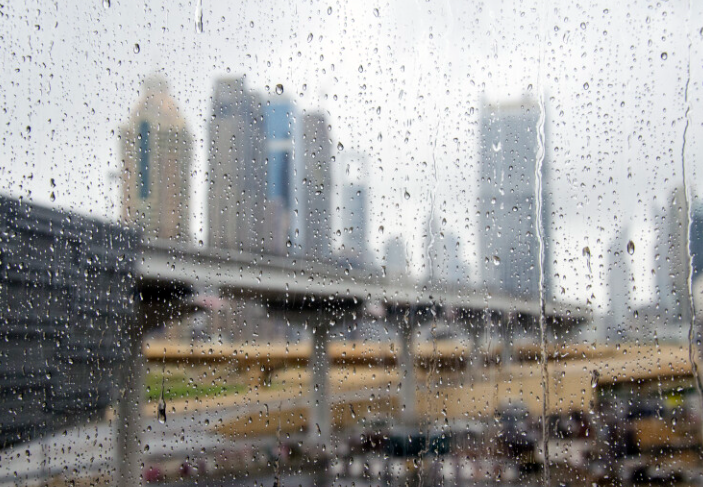 More rain, blowing dust despite 50°C heat in UAE 